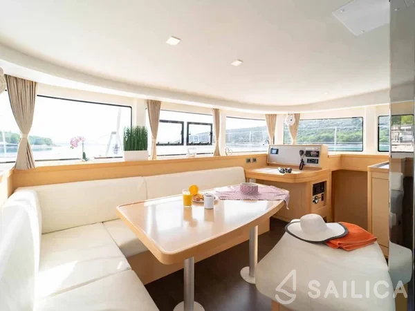 Lagoon 42 - Photo #25 Lagoon 42 - Yacht Charter Sailica