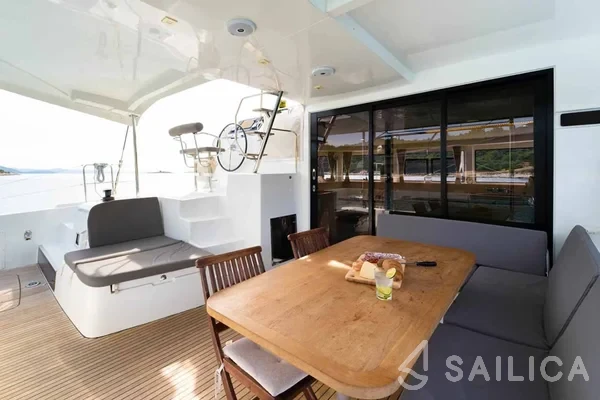 Lagoon 42 - Photo #9 Lagoon 42 - Yacht Charter Sailica