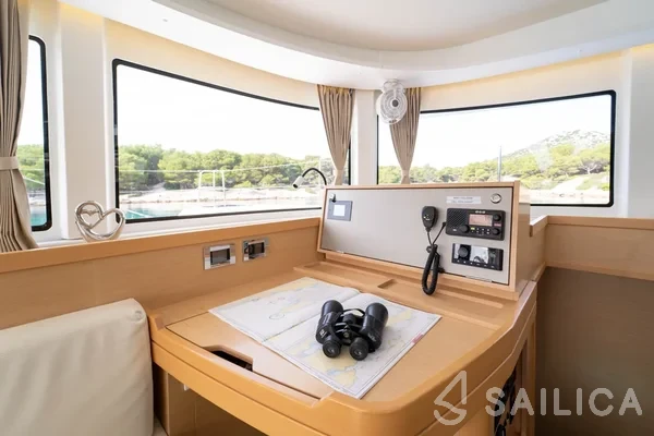 Lagoon 42 - Photo #31 Lagoon 42 - Yacht Charter Sailica