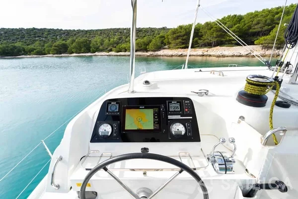Lagoon 42 - Photo #14 Lagoon 42 - Yacht Charter Sailica