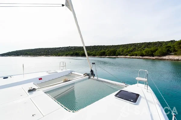 Lagoon 42 - Photo #32 Lagoon 42 - Yacht Charter Sailica