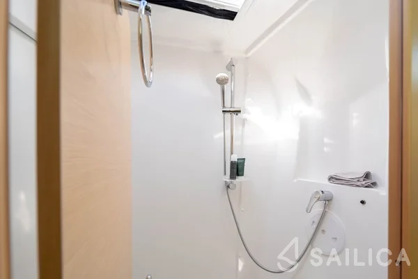 Lagoon 421 - Yacht Charter Sailica