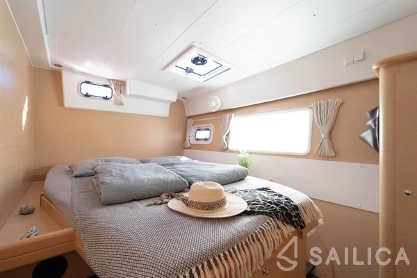 Lagoon 421 - Yacht Charter Sailica