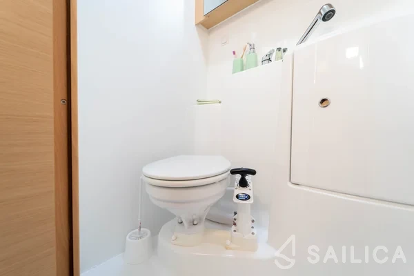 Lagoon 421 - Yacht Charter Sailica