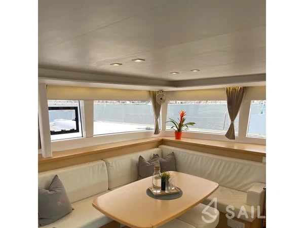 Lagoon 450  Flybridge - Yacht Charter Sailica