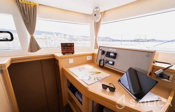 Lagoon 450  Flybridge - Yacht Charter Sailica