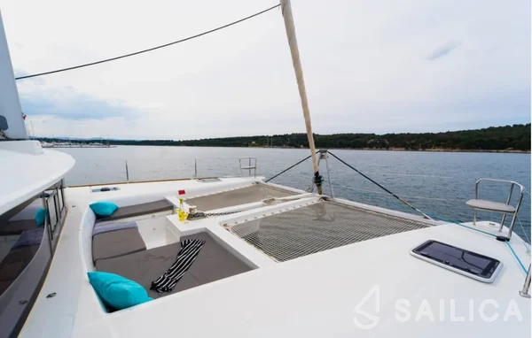 Lagoon 450  Flybridge - Yacht Charter Sailica