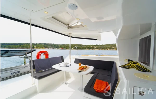 Lagoon 450  Flybridge - Yacht Charter Sailica