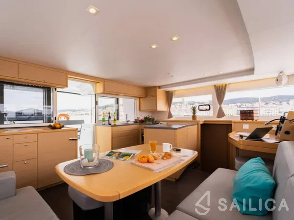 Lagoon 450  Flybridge - Yacht Charter Sailica
