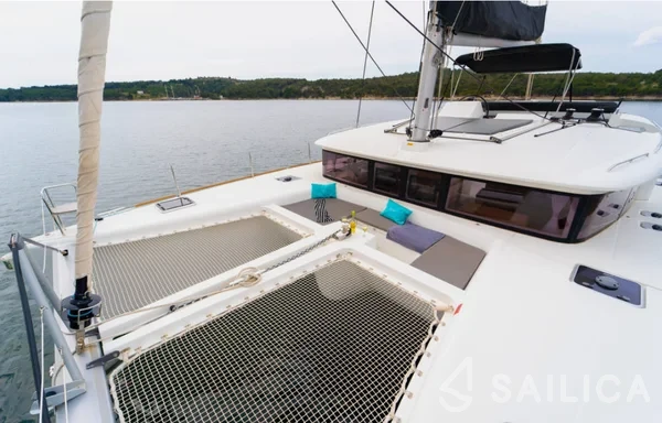 Lagoon 450  Flybridge - Yacht Charter Sailica