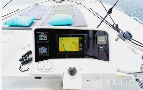 Lagoon 450  Flybridge - Yacht Charter Sailica