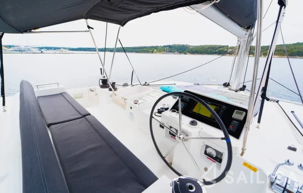 Lagoon 450  Flybridge - Yacht Charter Sailica