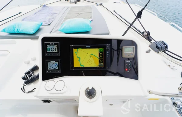 Lagoon 450  Flybridge - Yacht Charter Sailica
