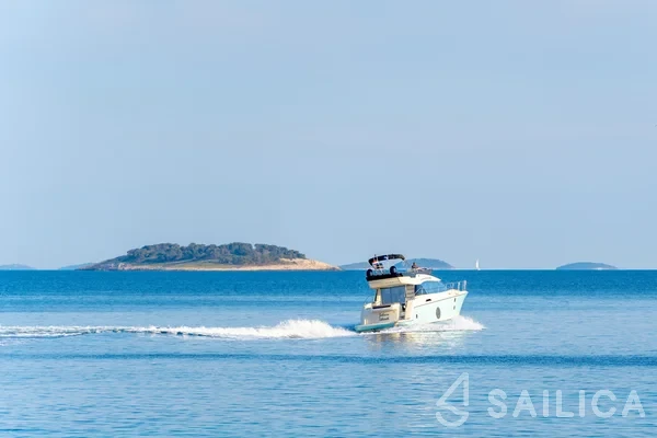 Monte Carlo 5 - Yacht Charter Sailica
