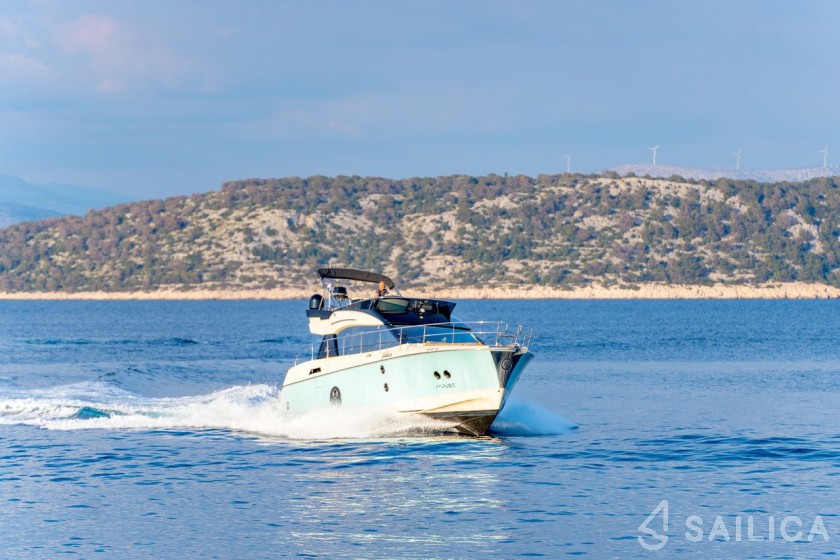 Monte Carlo 5 - Yacht Charter Sailica
