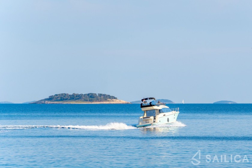 Monte Carlo 5 - Yacht Charter Sailica