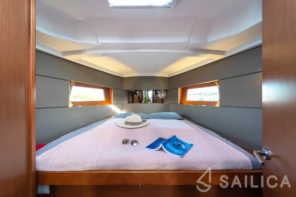 Oceanis 38 - Yacht Charter Sailica
