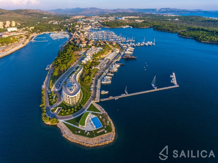 Oceanis 38 - Yacht Charter Sailica