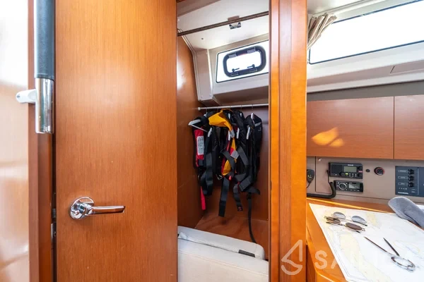 Oceanis 38 - Yacht Charter Sailica