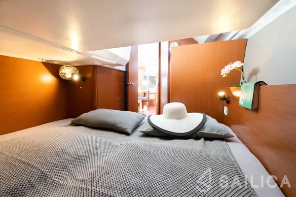 Oceanis 38 - Yacht Charter Sailica