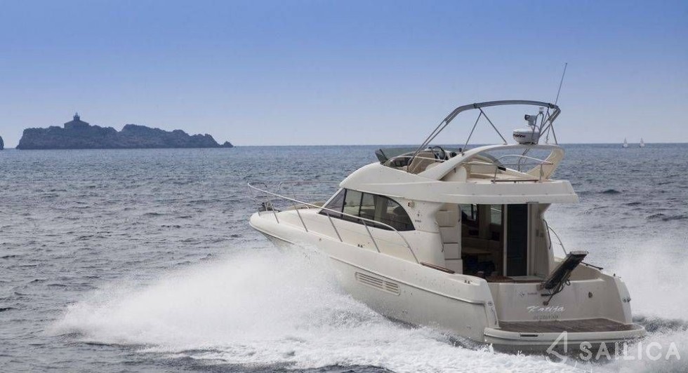 Prestige 36 - Yacht Charter Sailica