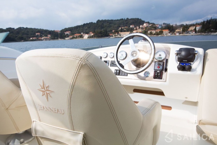 Prestige 36 - Yacht Charter Sailica