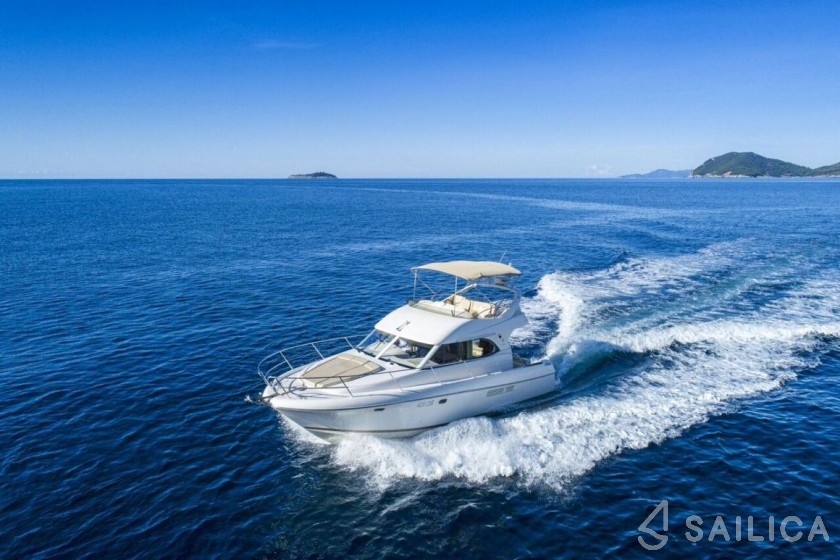 Prestige 36 - Yacht Charter Sailica