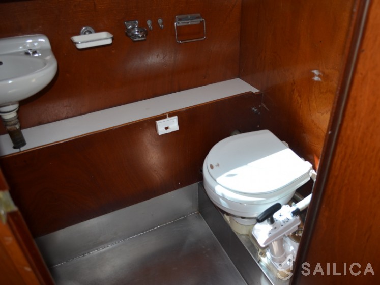 De Drait Doerak 850 OK - Yacht Charter Sailica