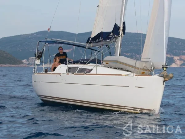 Sun Odyssey 33 - Yacht Charter Sailica