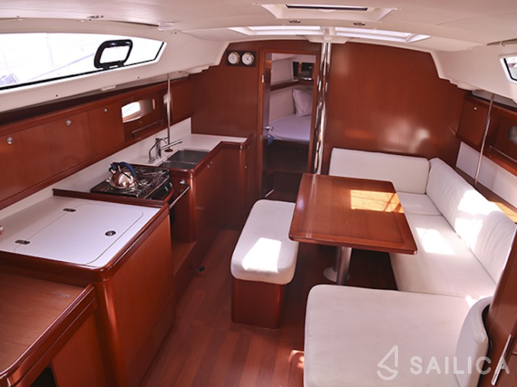Oceanis 40 - Yacht Charter Sailica