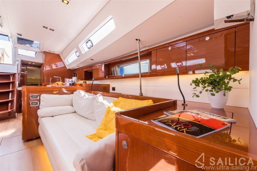 Oceanis 60 - Yacht Charter Sailica