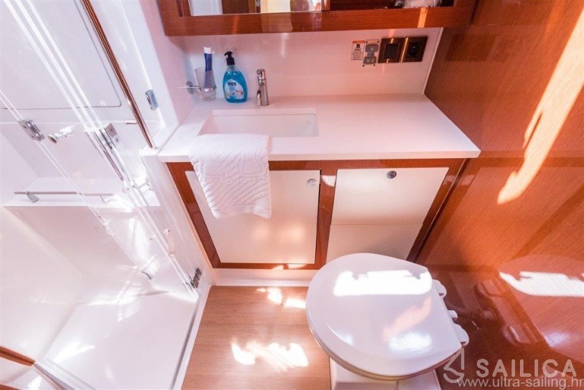 Oceanis 60 - Yacht Charter Sailica