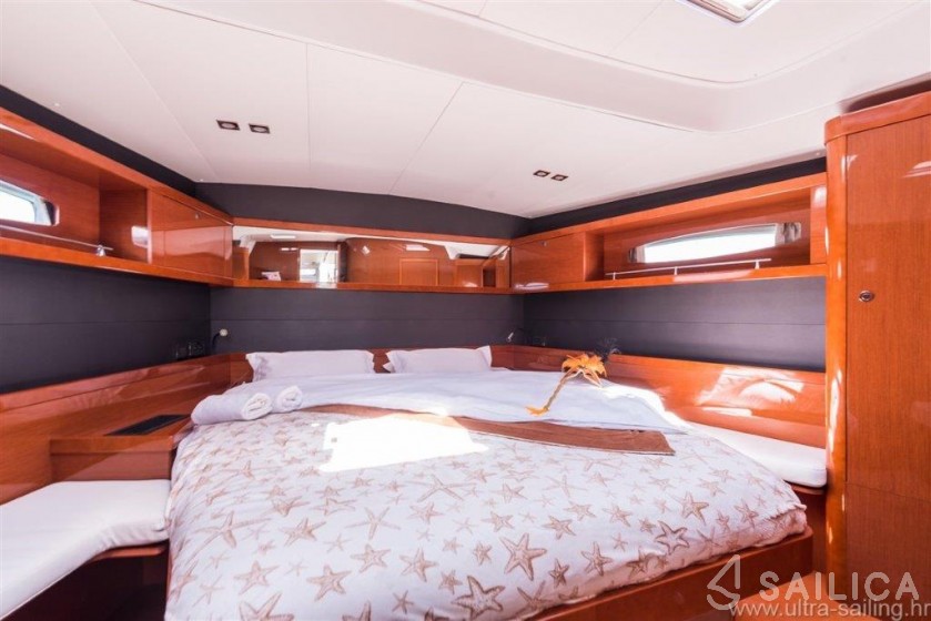 Oceanis 60 - Yacht Charter Sailica