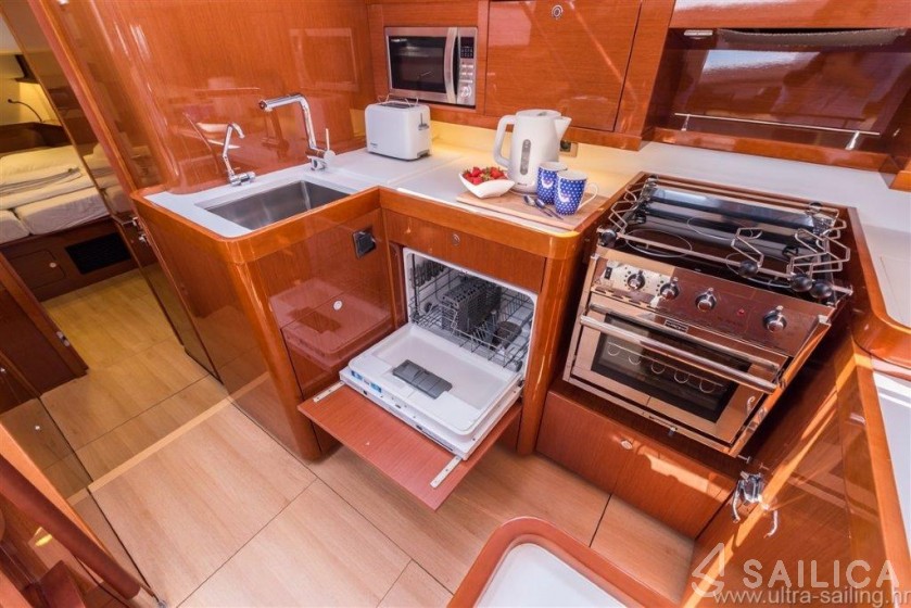 Oceanis 60 - Yacht Charter Sailica