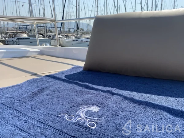 Bali 4.1 - Yacht Charter Sailica