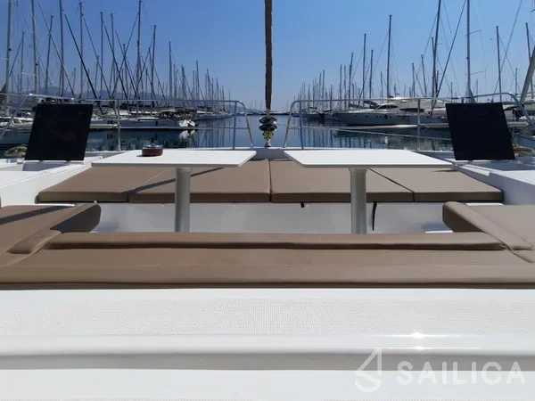 Bali 4.1 - Yacht Charter Sailica