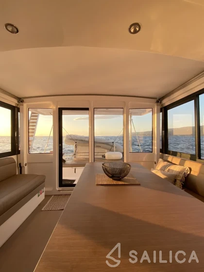 Bali 4.1 - Yacht Charter Sailica