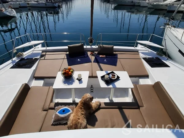 Bali 4.1 - Yacht Charter Sailica
