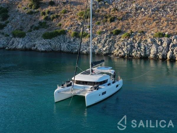 Lagoon 42 - Yacht Charter Sailica