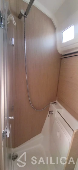 Oceanis 40.1 - Yacht Charter Sailica