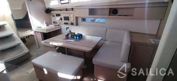 Oceanis 40.1 - Yacht Charter Sailica
