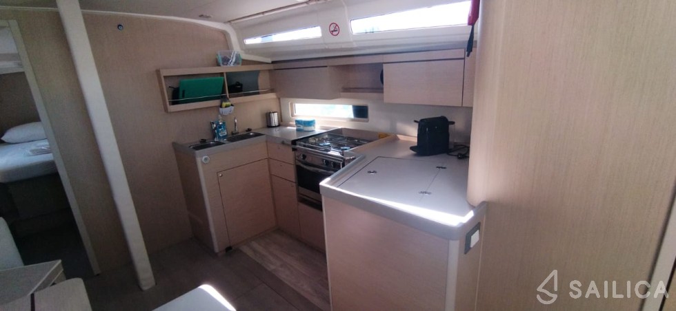 Oceanis 40.1 - Yacht Charter Sailica