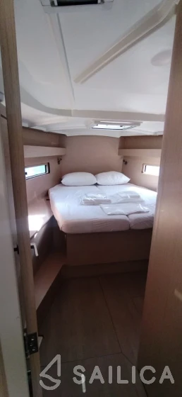 Oceanis 40.1 - Yacht Charter Sailica