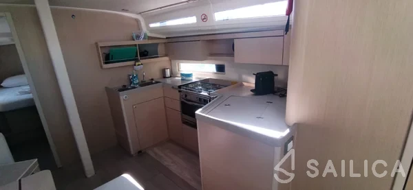 Oceanis 40.1 - Yacht Charter Sailica