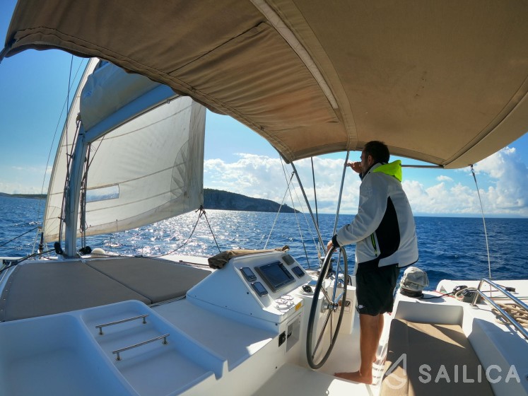 Lagoon 450  Flybridge - Yacht Charter Sailica