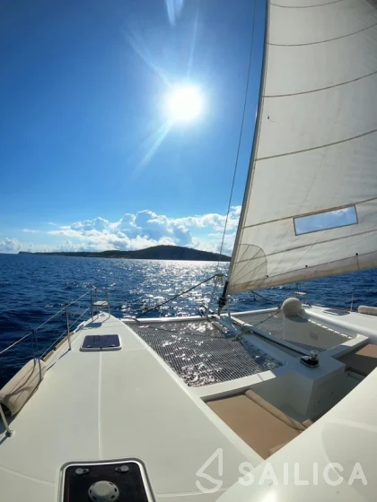 Lagoon 450  Flybridge - Yacht Charter Sailica