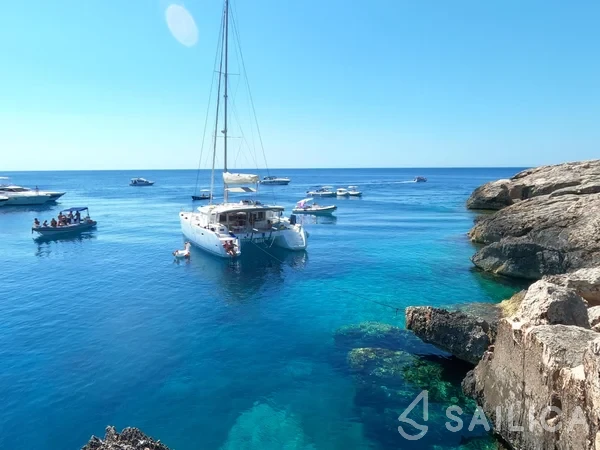 Lagoon 450  Flybridge - Yacht Charter Sailica