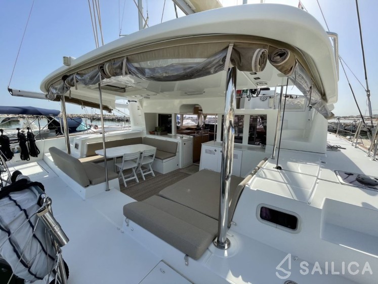 Lagoon 450  Flybridge - Yacht Charter Sailica