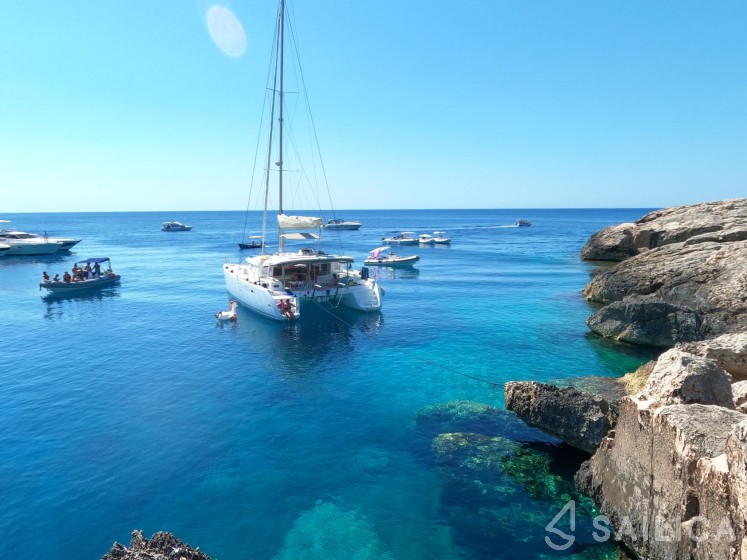 Lagoon 450  Flybridge - Yacht Charter Sailica