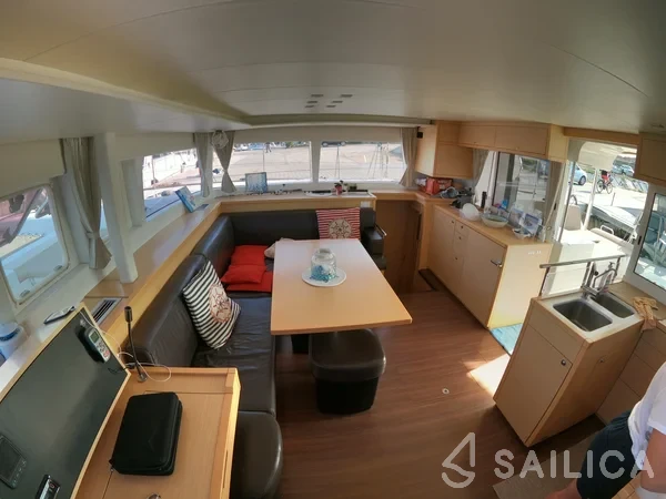 Lagoon 450  Flybridge - Yacht Charter Sailica